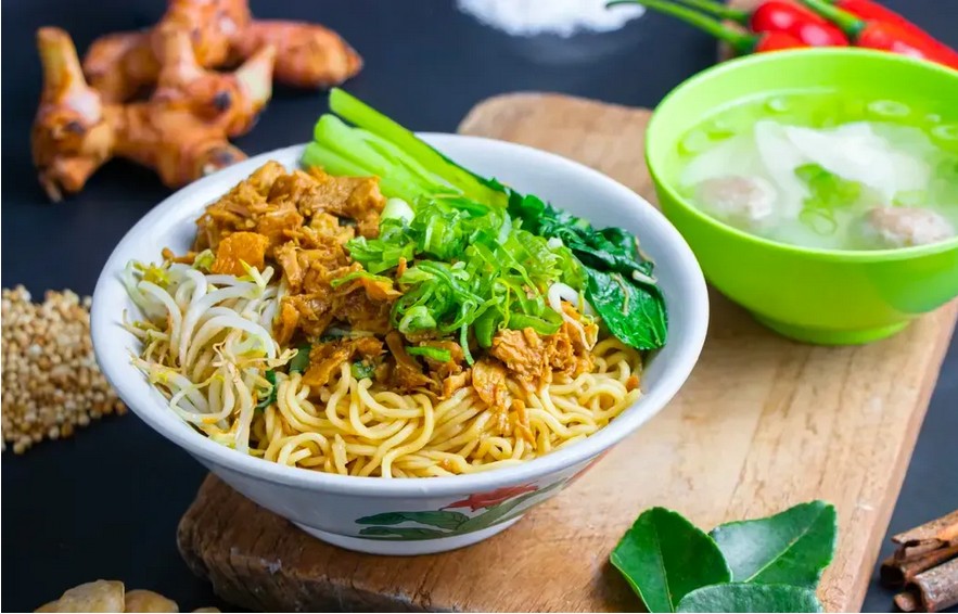 Mie Ayam MAMISON: Rasa yang Menghantarkan Kenangan di Jantung Cilacap